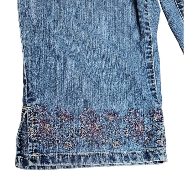 Gloria Vanderbilt Size 8 Loose Fit Womens Capri Jeans with Embroidered Leg Cuffs