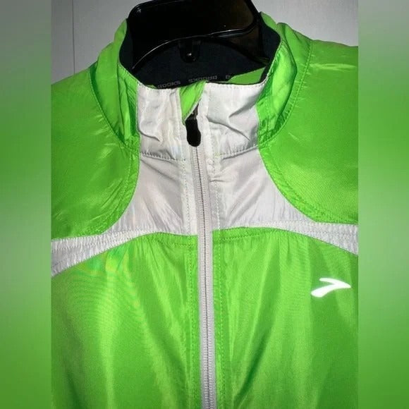 Brooks Womens Lime Green Windbreaker Jogging Jacket W/ Brooks Shelter Technology