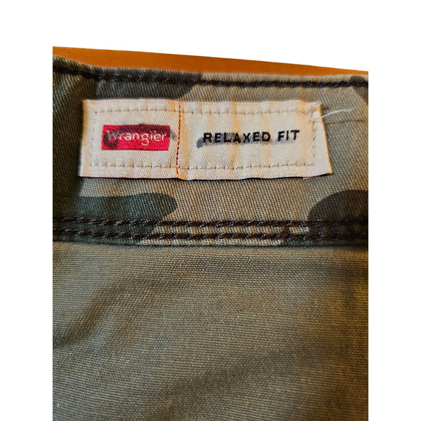 Wrangler Relaxed Fit Mens Camo Cargo Shorts With Tech Pocket Size 46