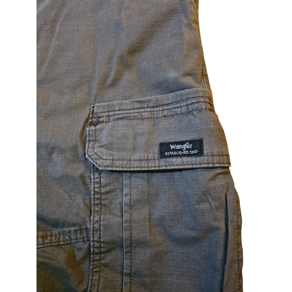 Size 48 Wrangler Mens Relaxed Fit Cargo Shorts Gray With Multiple Pockets