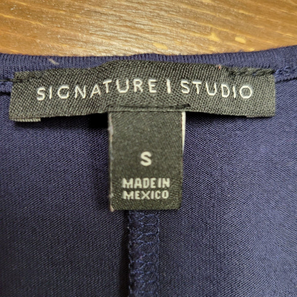 Signature Studio Sharkbite Hem, Loose fit, Lightweight Women's Tunic. Size Small