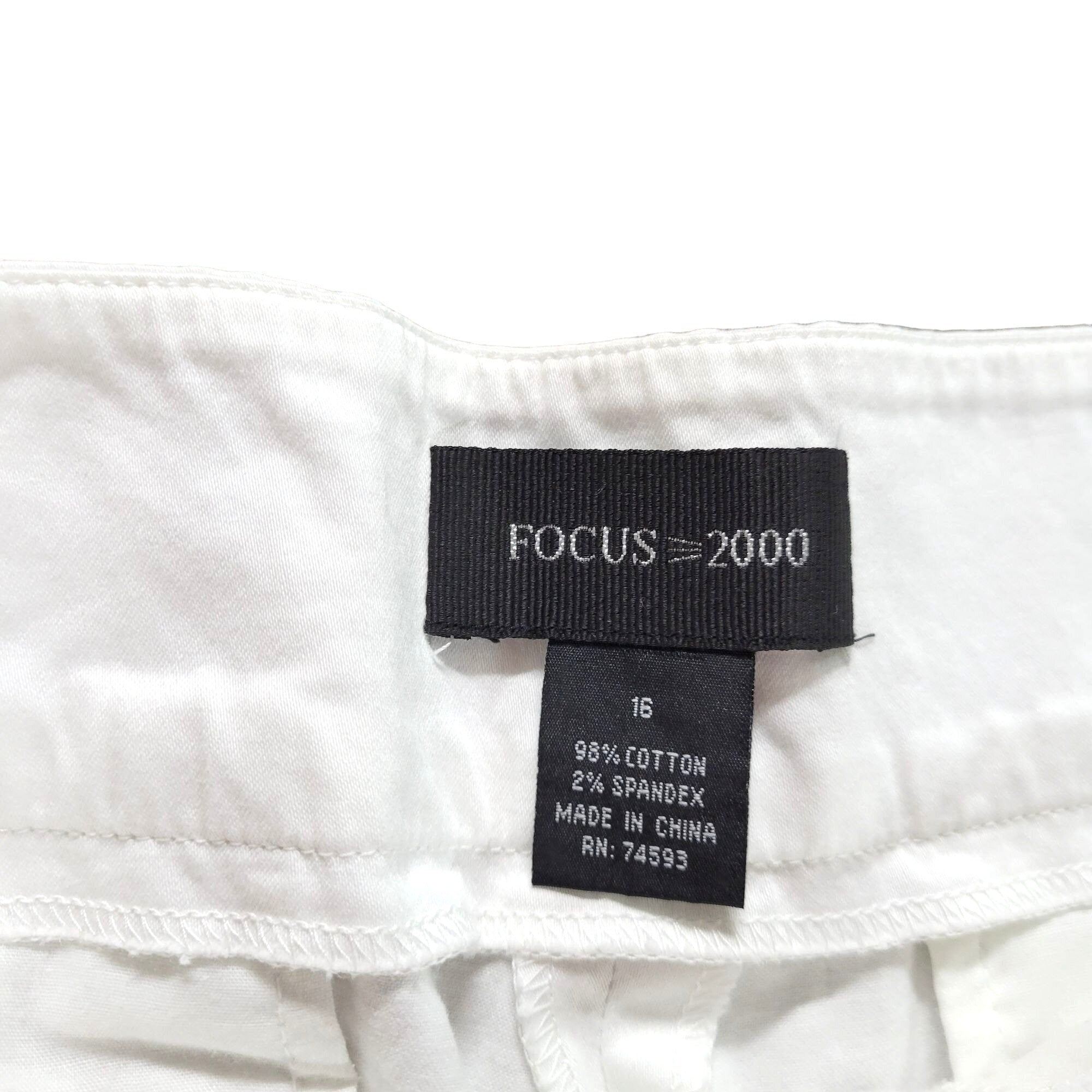 Focus 2000 Classic Chino Women's White Shorts size 16