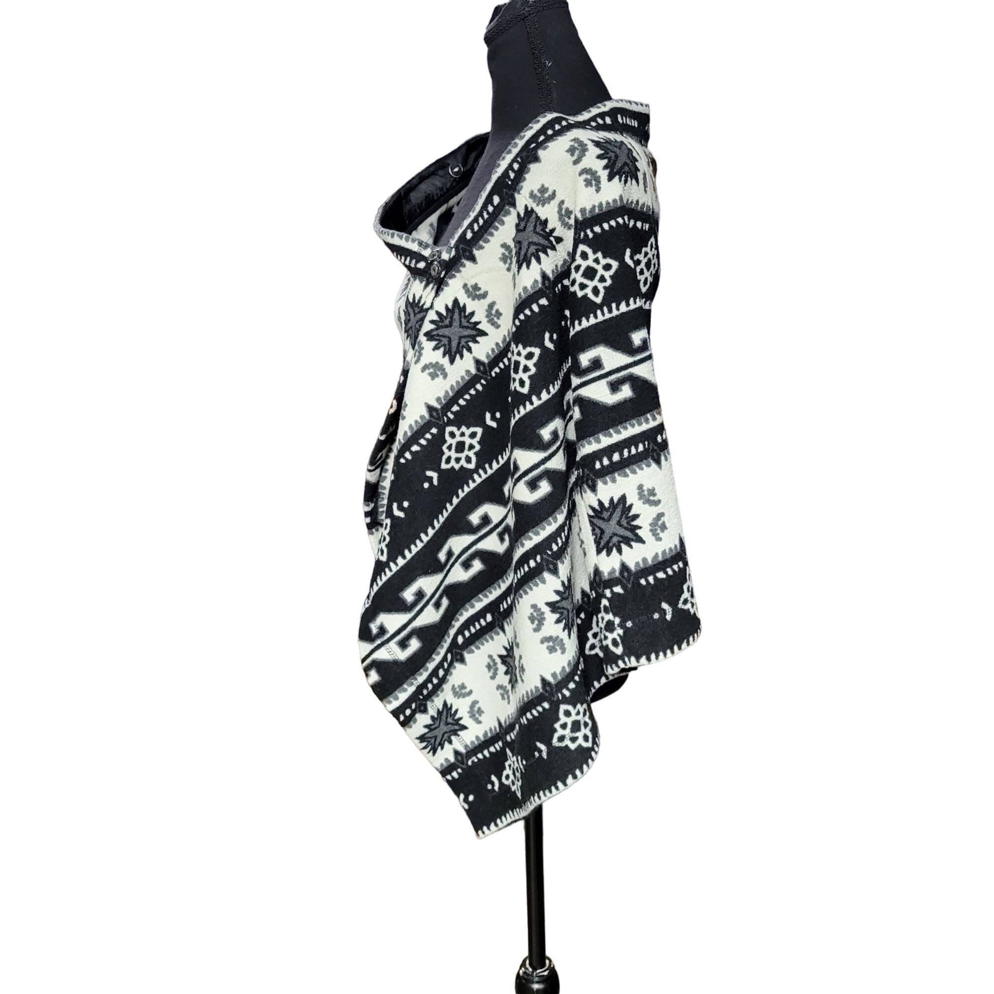 New York & Co. Black and White Tribal Patterned Shaw